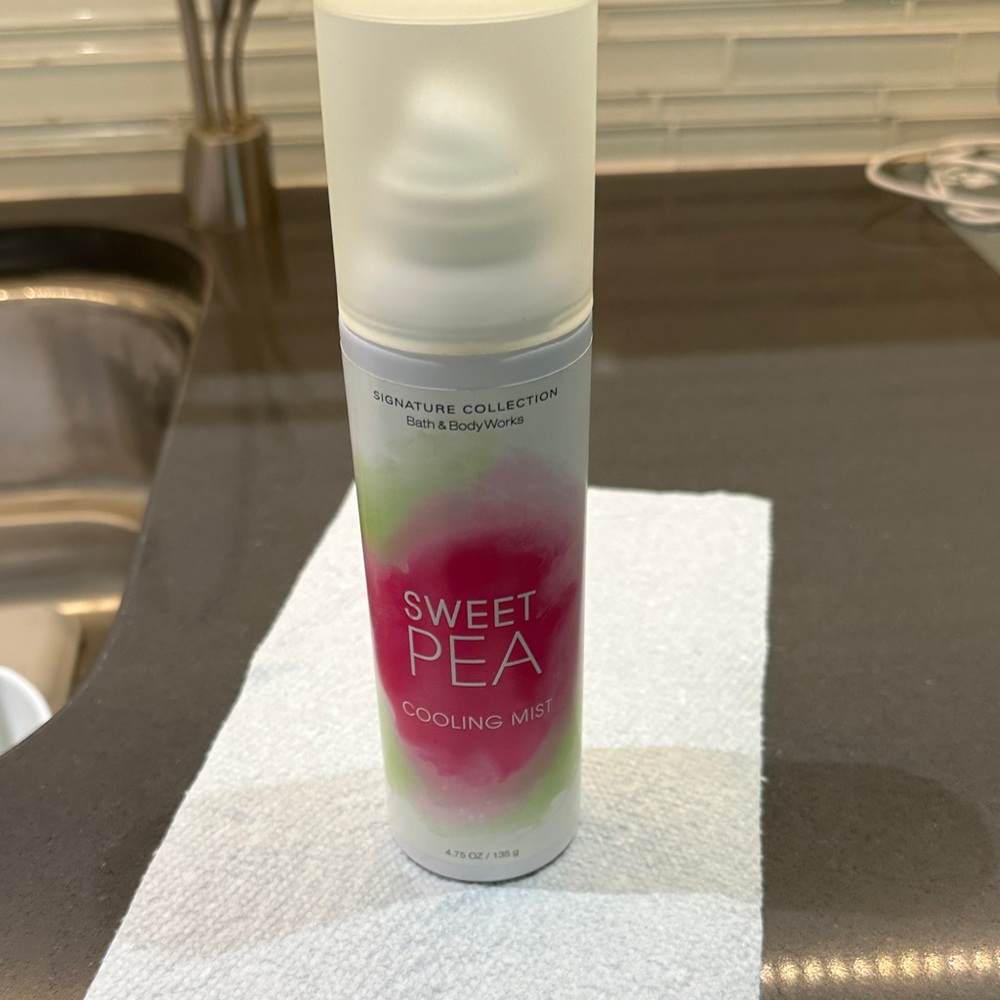 Bath & Body Works Sweet Pea Cooling mist